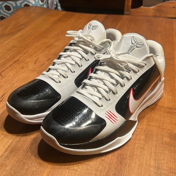 Kobe basketball shoes size 10 - Picture 3 of 17